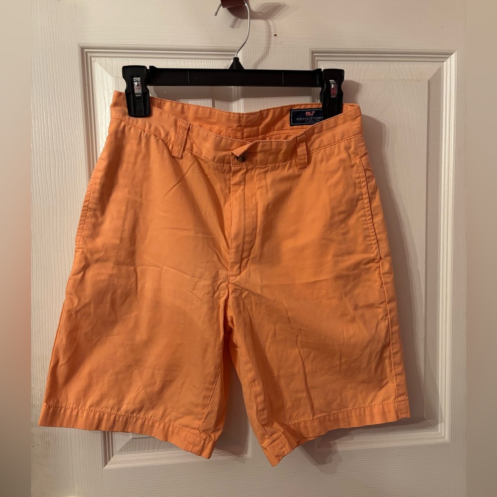 Vineyard&Vines men’s Orange ShortsSZ 28 waist with 9 inseam! Chino’s like new!